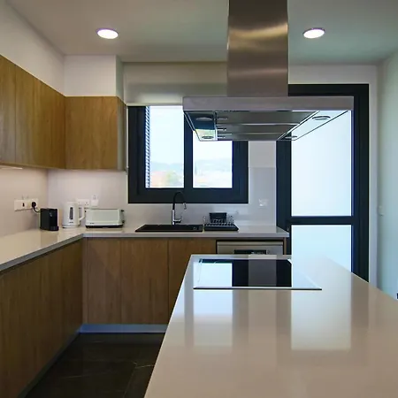 Phaedrus Living: Sea View Anna 302 Апартаменты